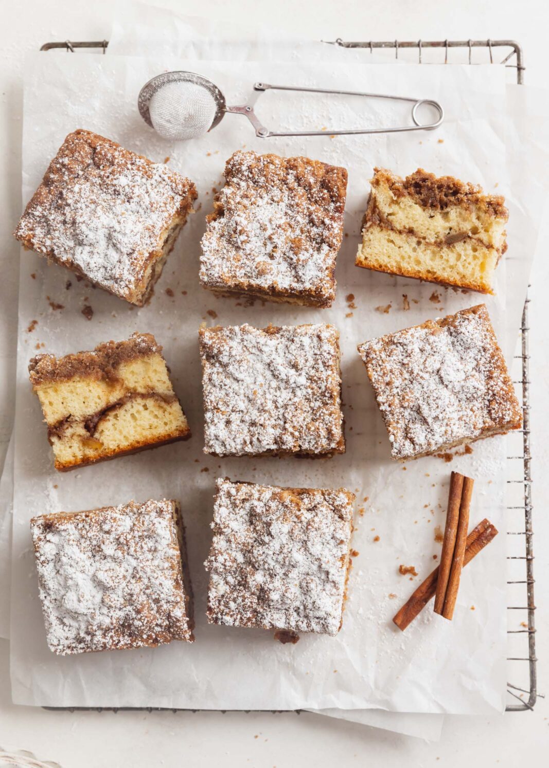 cinnamon apple crumb cake
