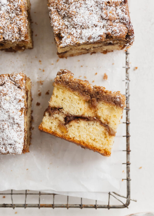 cinnamon apple crumb cake