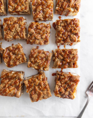 Caramel Apple Cheesecake Crumble Bars