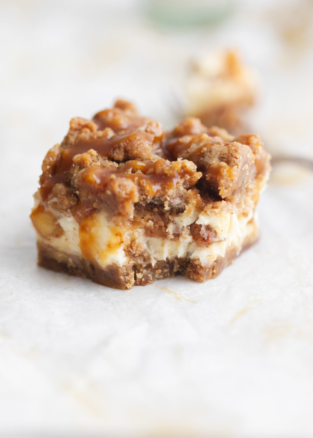 caramel apple cheesecake crumble bars