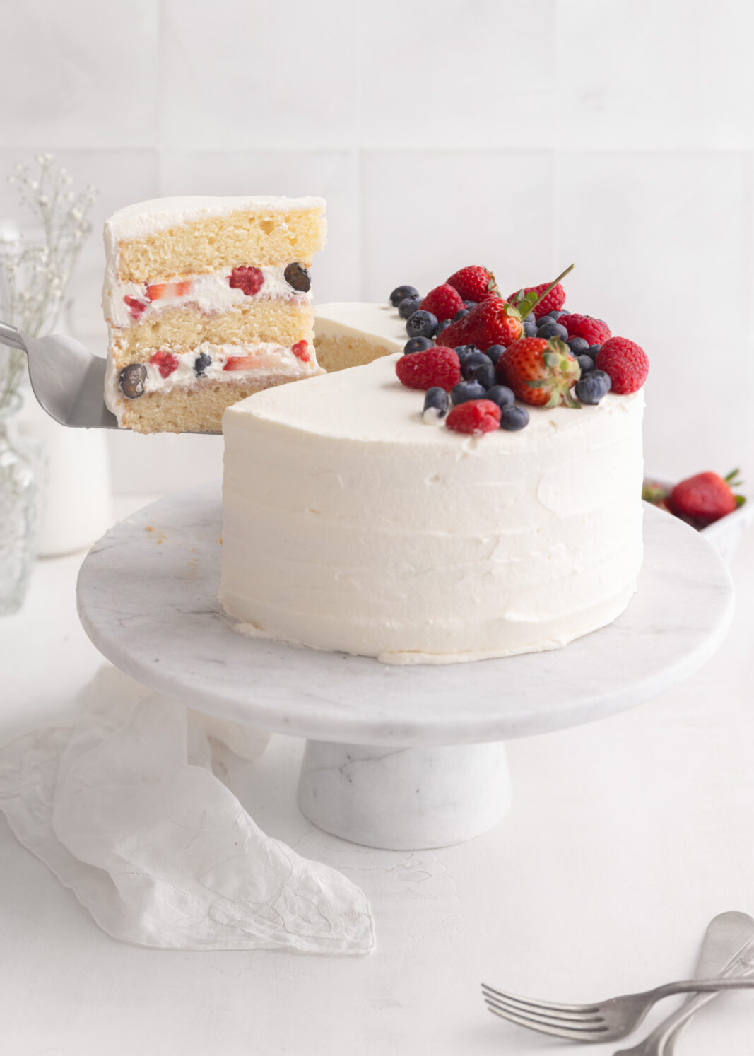 berry chantilly cake