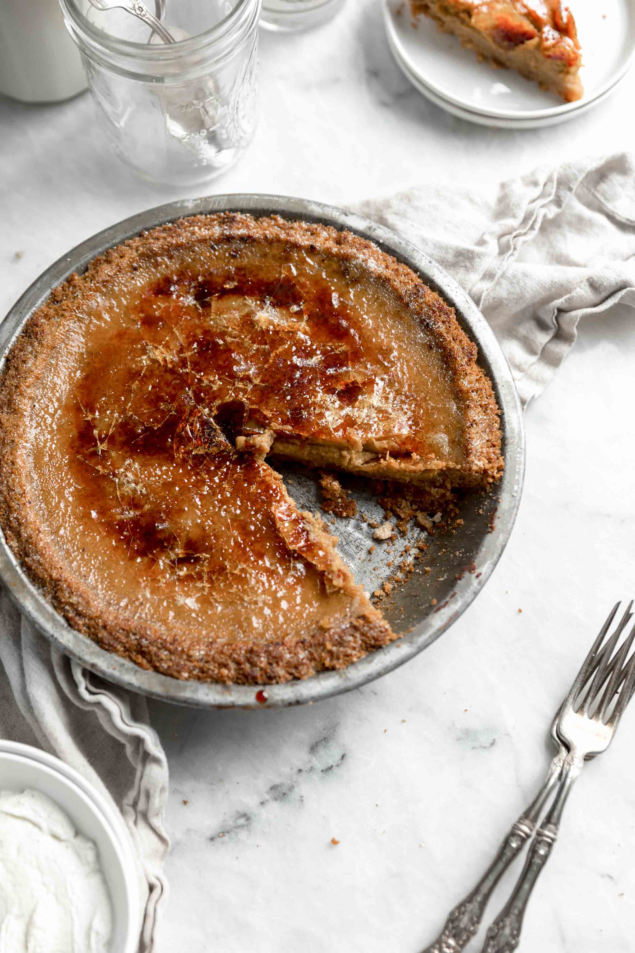 Do you like creme brûlée? Do you like pumpkin pie? Introducing new favorite dessert: Brûléed Pumpkin Pie. Creamy, crunchy, and perf for Thanksgiving!
