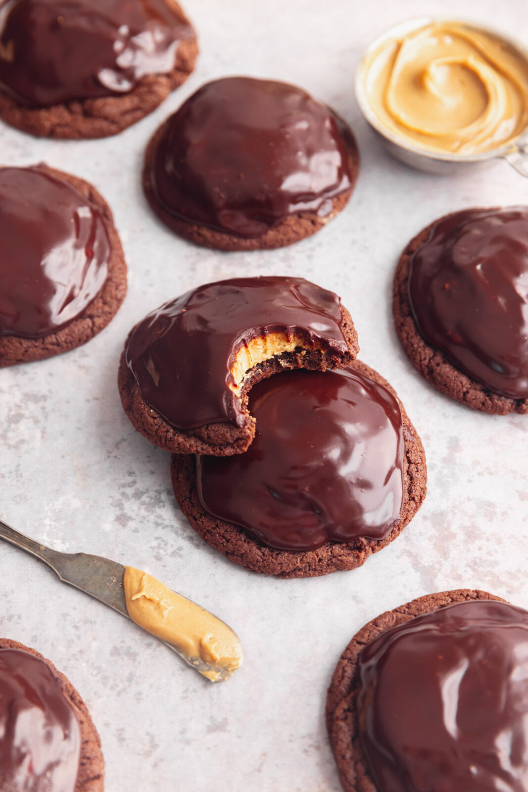 buckeye cookies with peanut butter and chocolate