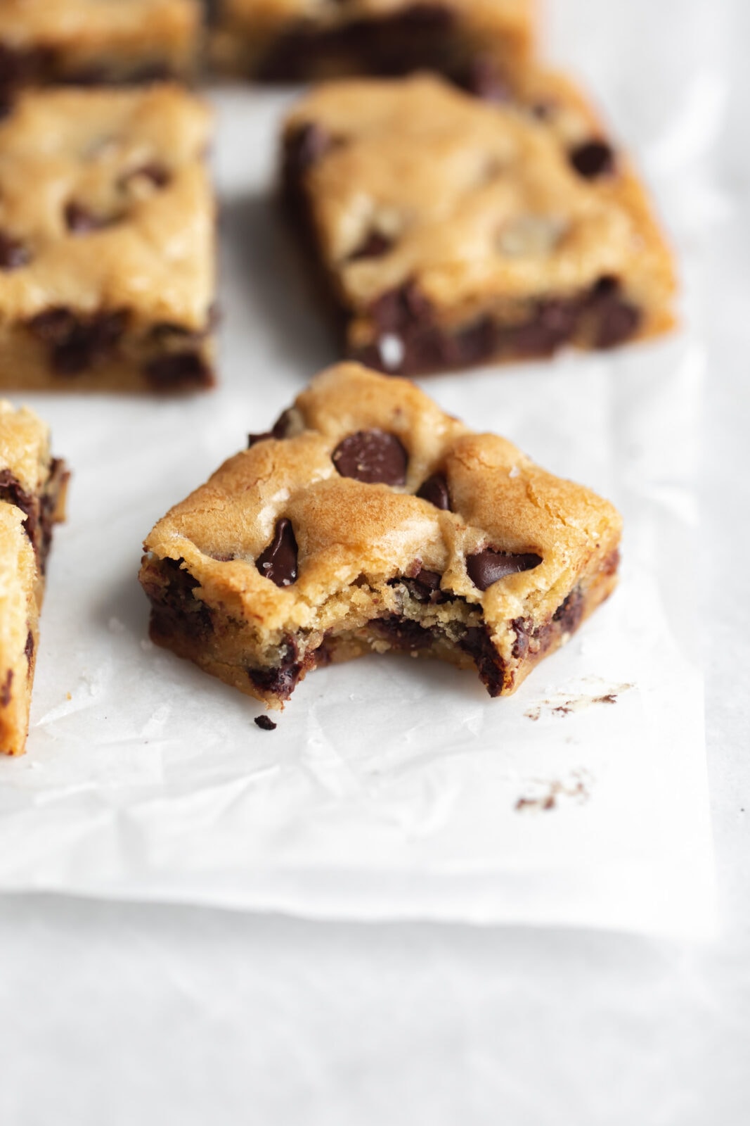 chewy blondies with chocolate chips