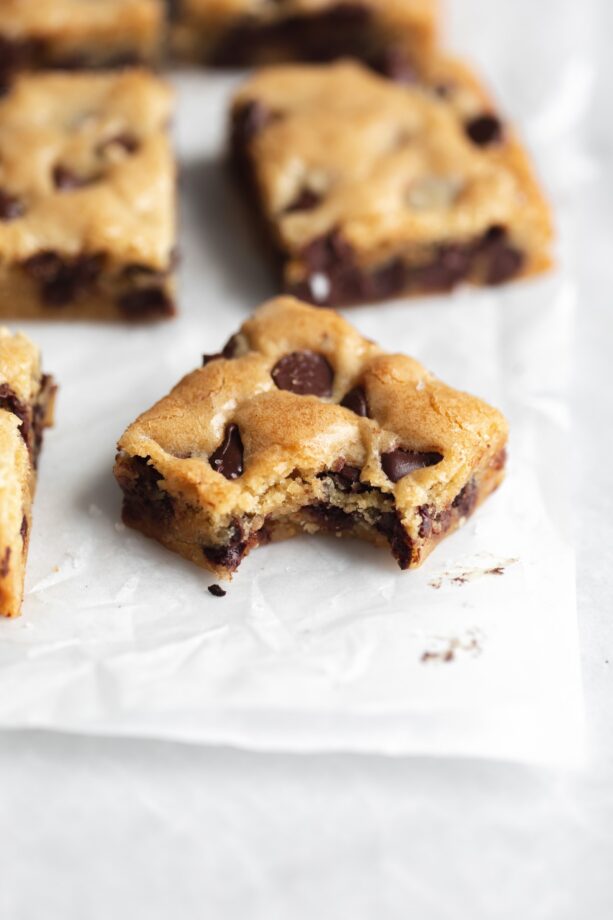chewy blondies with chocolate chips