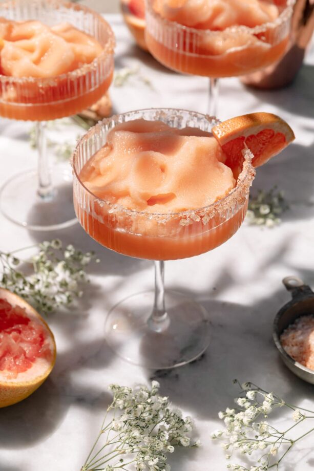 frozen paloma with grapefruit slice