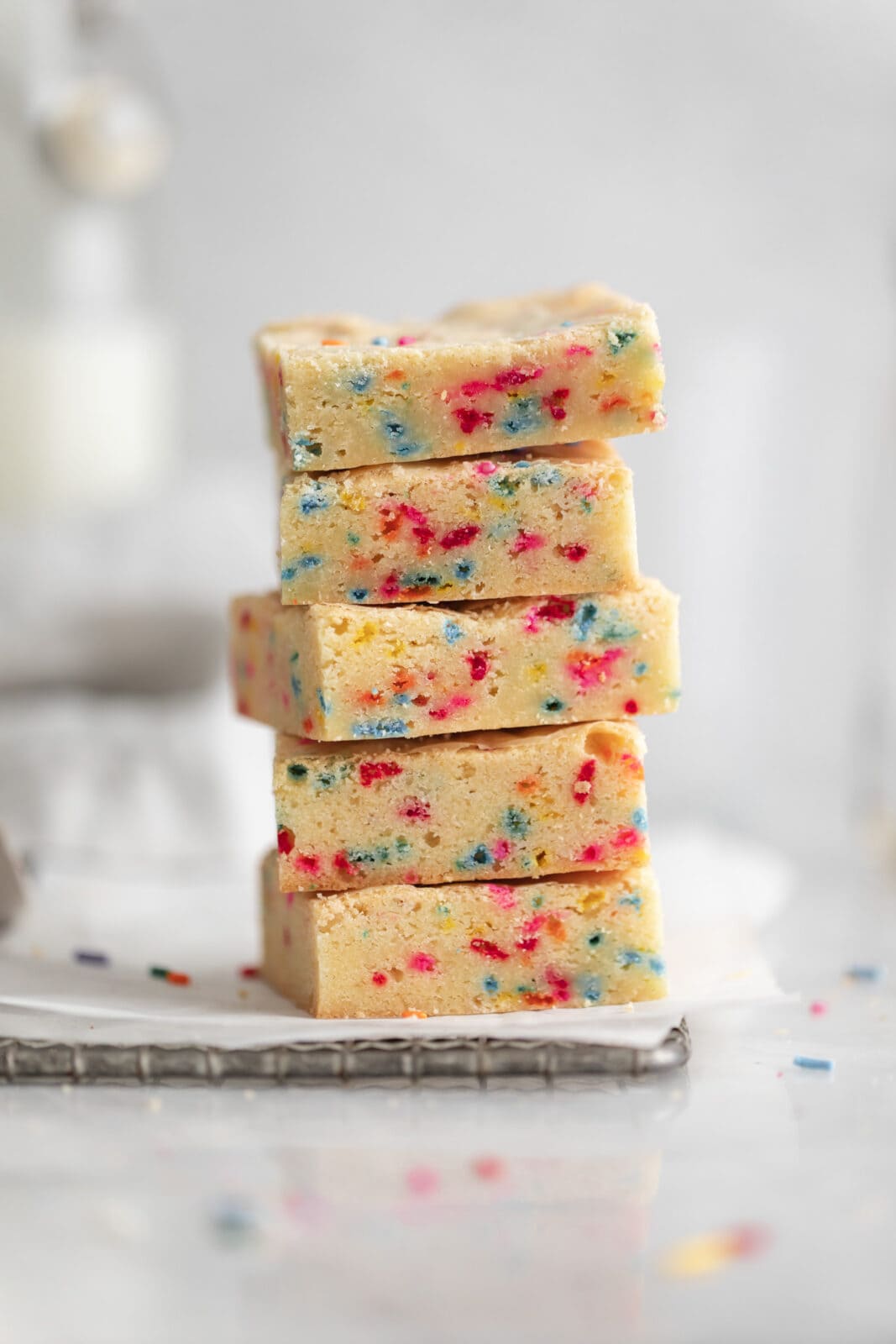 funfetti blondies with rainbow sprinkles