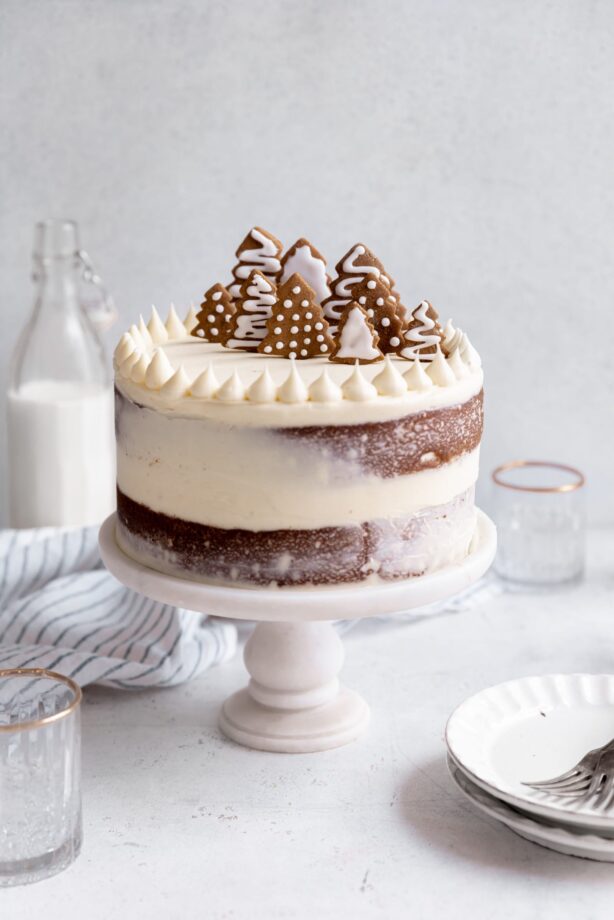 gingerbread cake with white chocolate frosting
