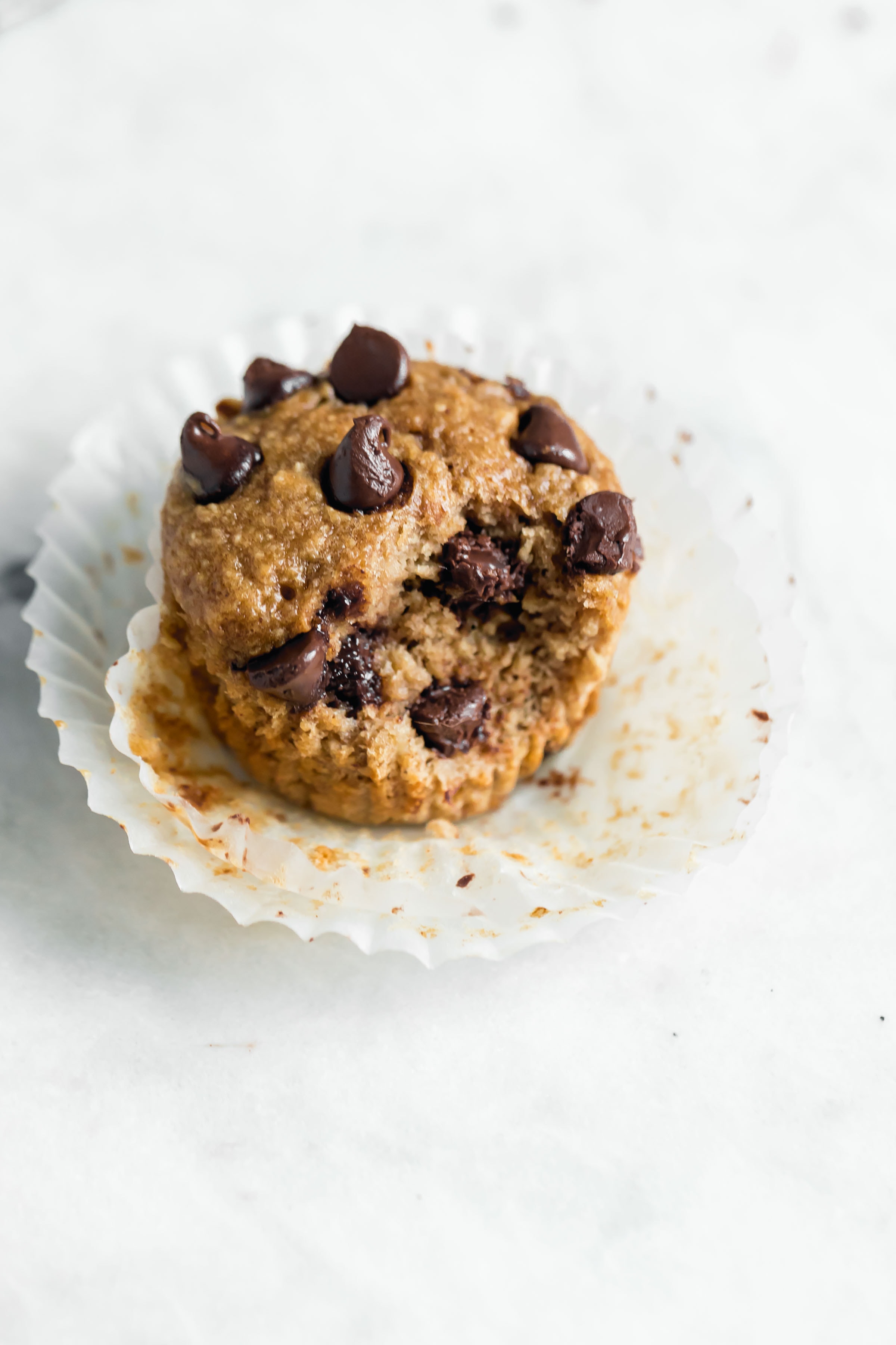 These gluten free healthy peanut butter banana muffins studded with chocolate chips are our new favorite breakfast food :)