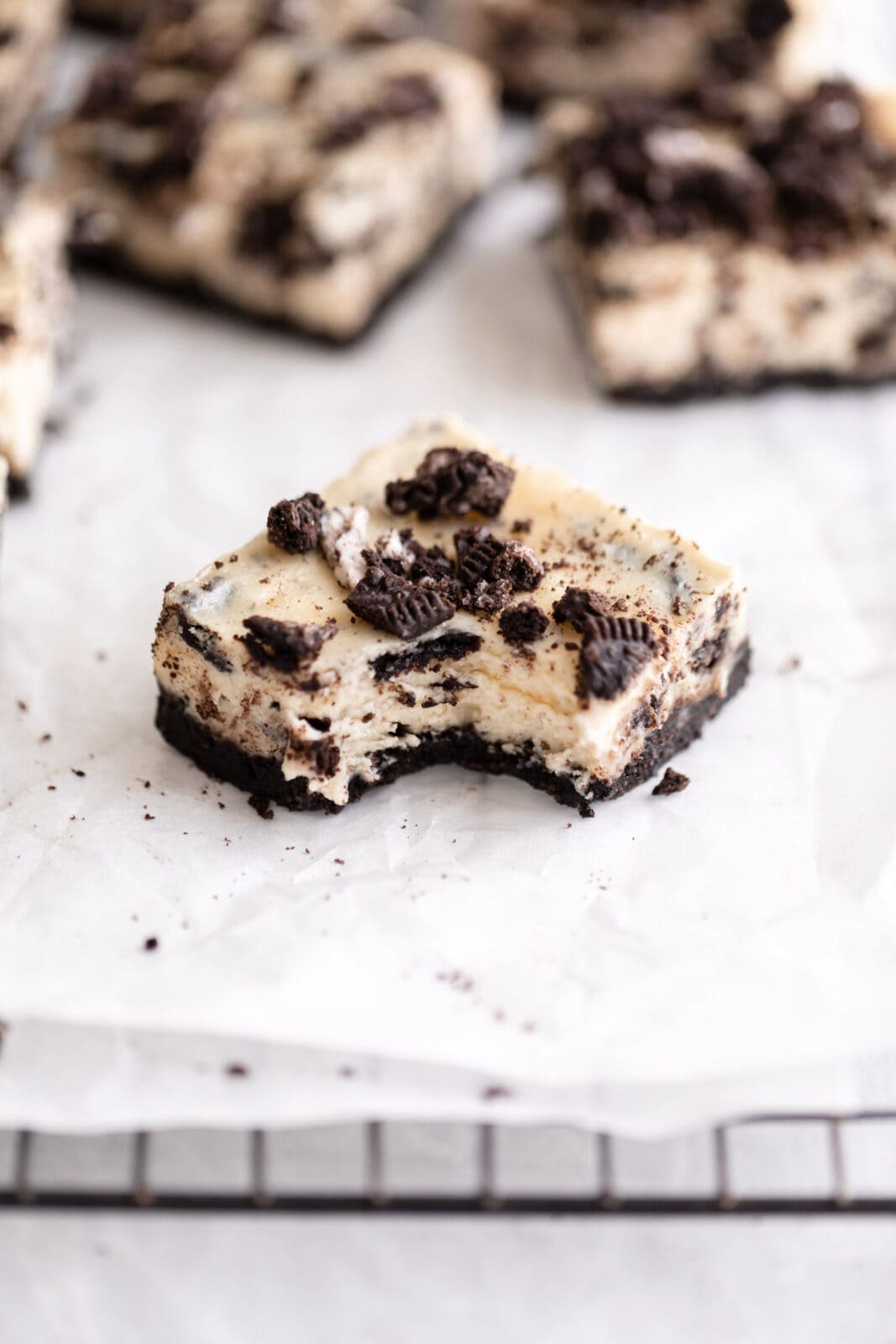 oreo cheesecake bars with oreo crust