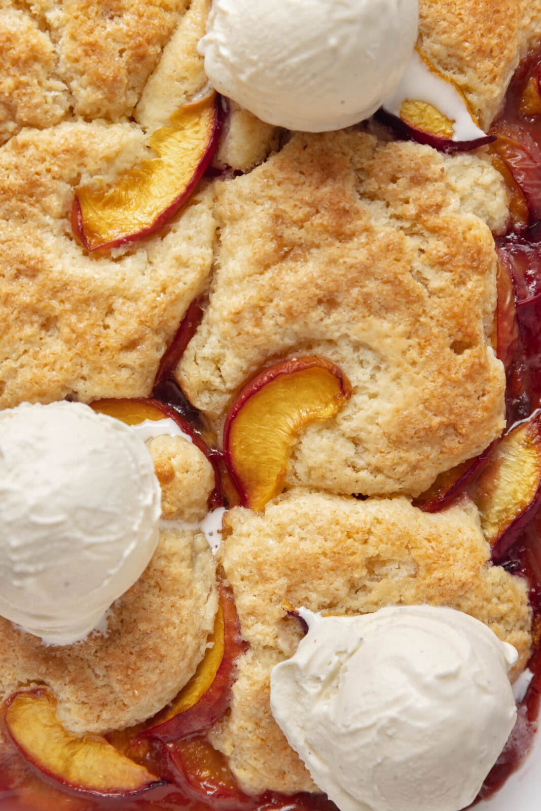 peach cobbler with vanilla ice cream