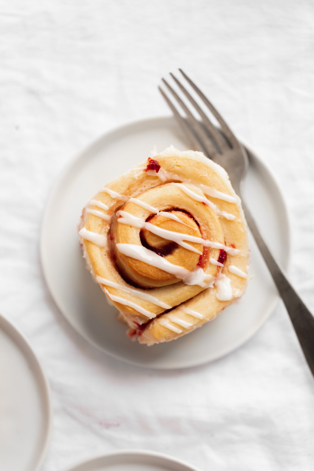 strawberry sweet rolls with frosting