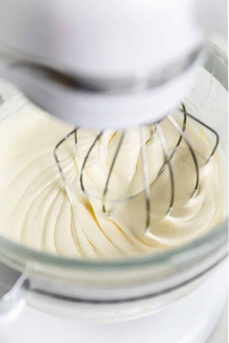 batter beating in mixer