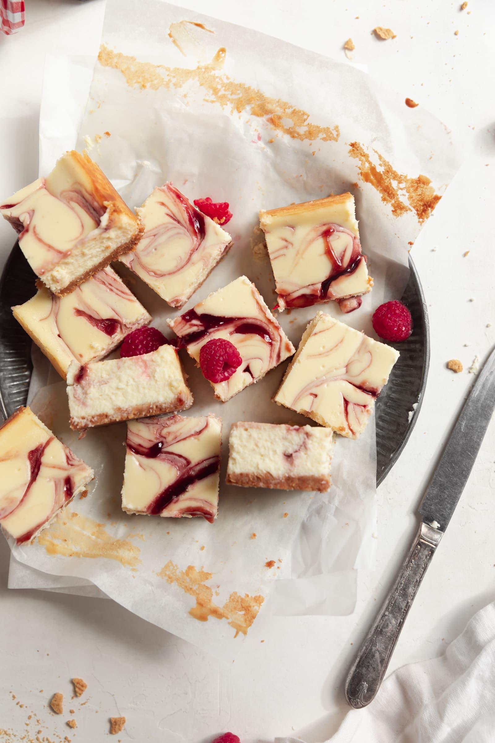 white chocolate raspberry cheesecake bars